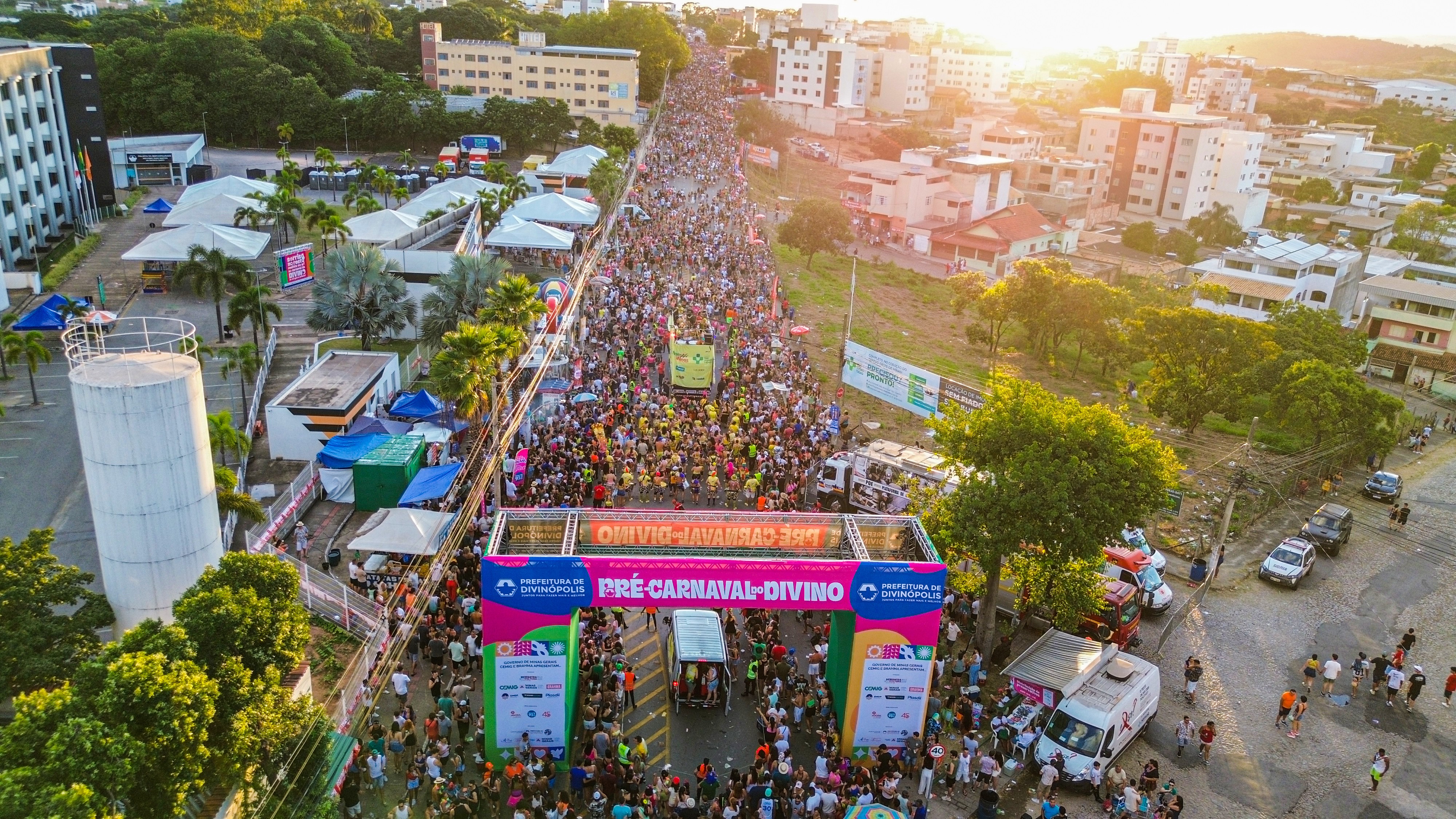 Pré-Carnaval do Divino 2025 reúne mais de 30 mil foliões; veja FOTOS