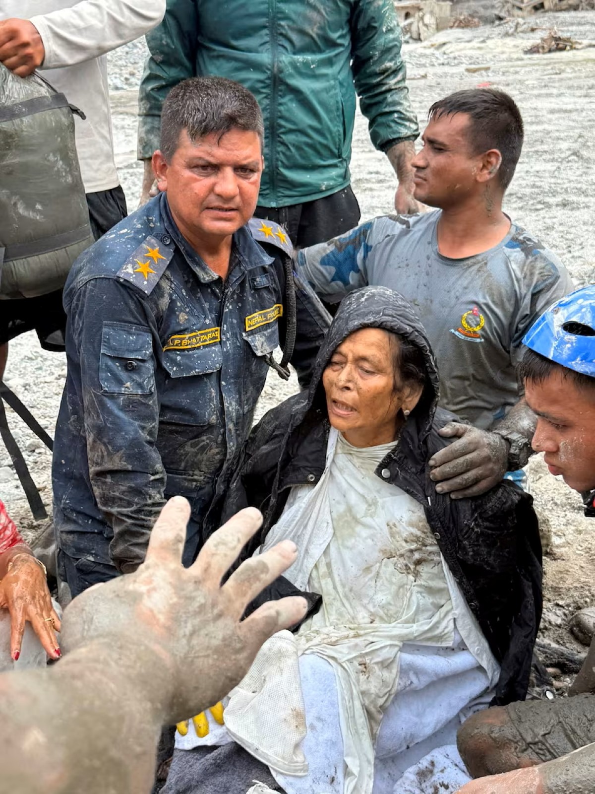 Mulher é encontrada viva no Nepal dias após família iniciar rituais fúnebres
