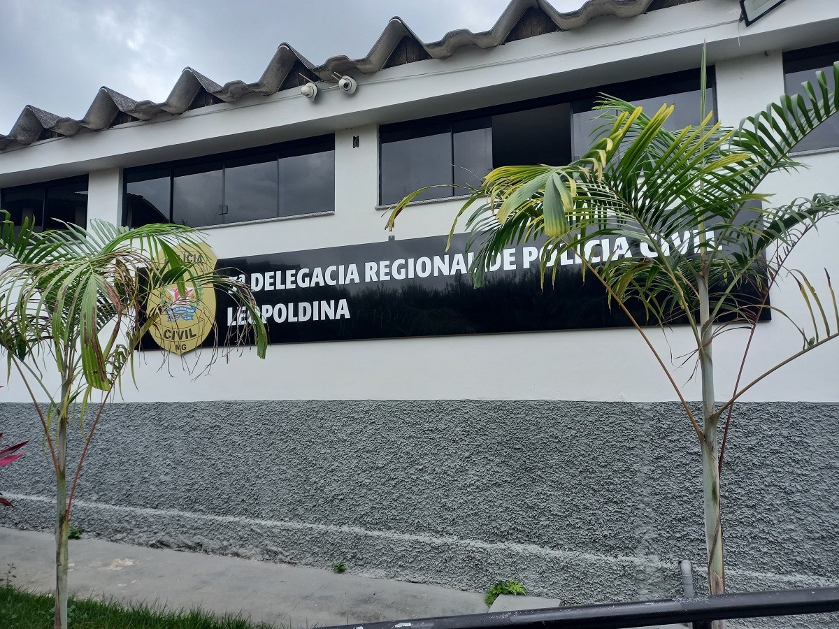Criança dá entrada em hospital com perfurações e morre; mãe é suspeita do crime