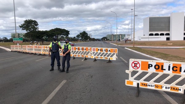 Trânsito na Esplanada dos Ministérios, em Brasília, é liberado | G1