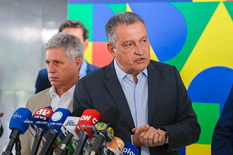 Ministro anuncia demolição de ponte sobre Rio Jequitinhonha e construção de nova estrutura em prazo máximo de um ano