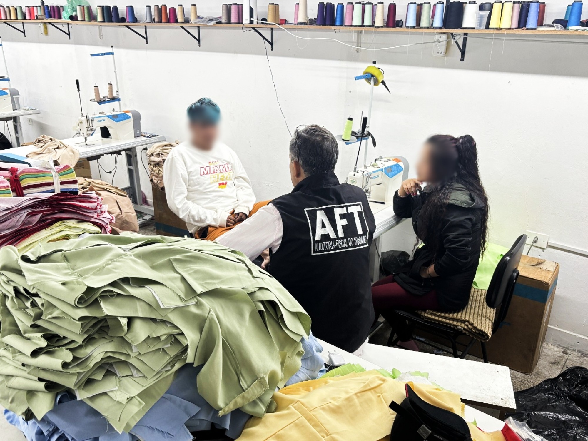 Jornadas de 14h e sem registro: MTE resgata 36 trabalhadores bolivianos em situação análoga à escravidão
