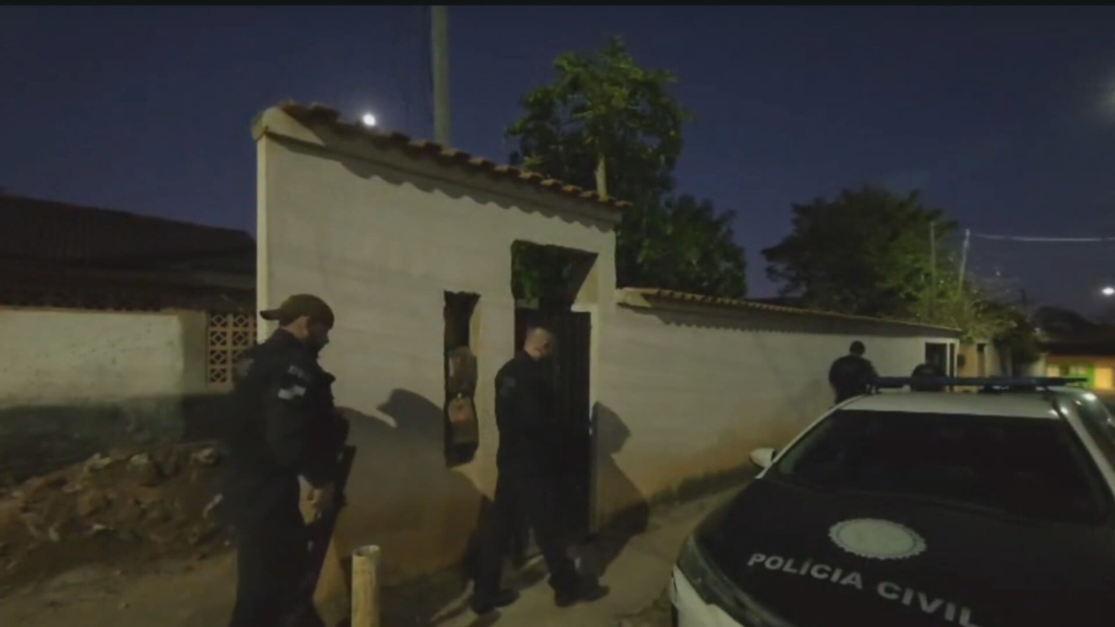 Operação da Polícia Civil tem como alvo Abelha, apontado como chefe do CV na Região dos Lagos