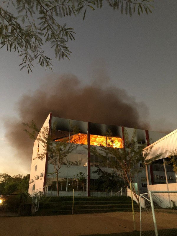 Vídeo: mais um incêndio de grande proporção em Palmas - Rede Jovem