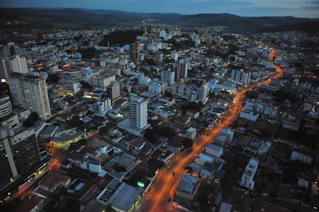 Mulher e homem são mortos a tiros dentro de um bar em Itaúna 