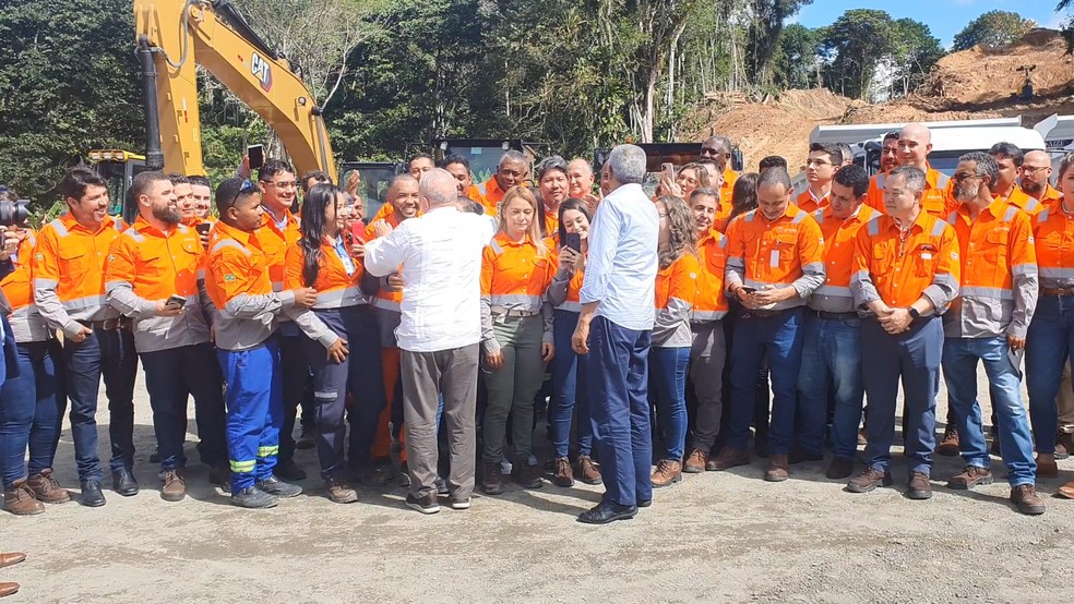 Lula anunciou primeiro trecho da FIOL, na Bahia, como obra que vai inaugurar o novo PAC — Foto: TV Santa Cruz