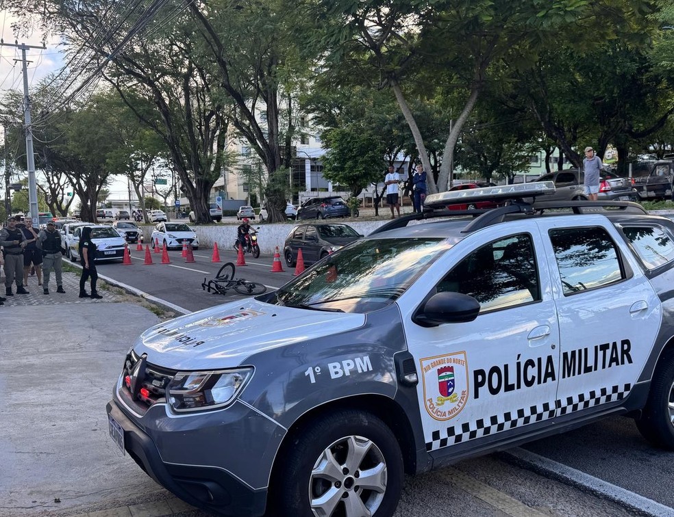 Médico morreu durante prática de ciclismo na avenida Salgado Filho, em Natal — Foto: Vinícius Marinho/Inter TV Cabugi