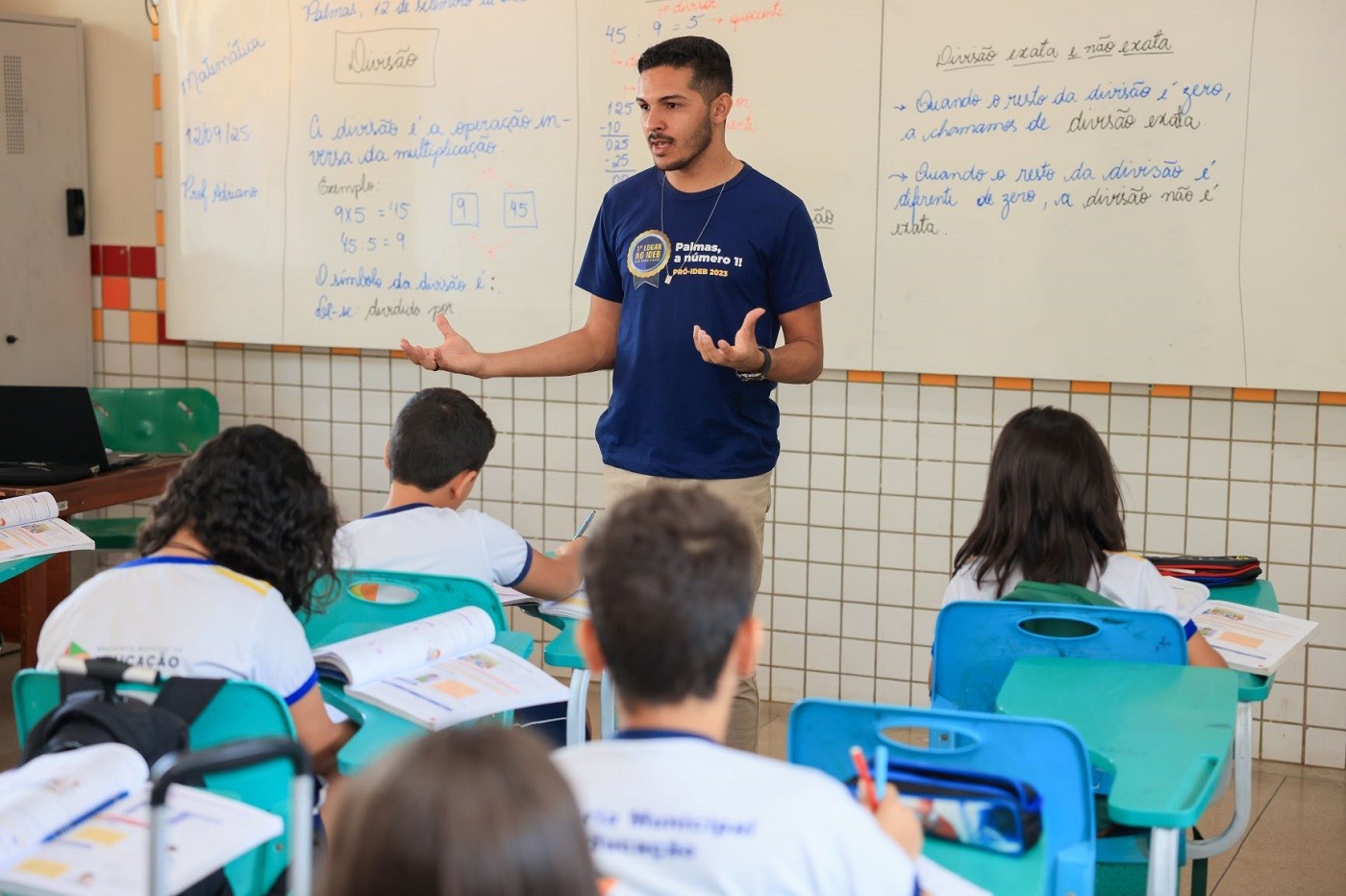 Professores com mais de 20 anos de serviço terão redução da carga horária em sala de aula em Palmas; entenda