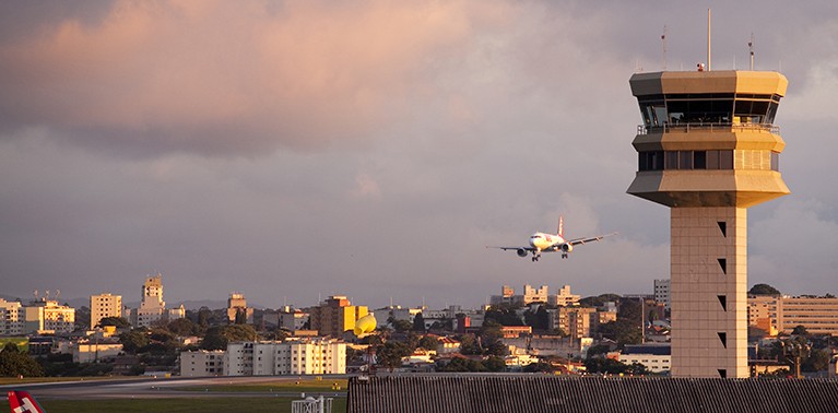 Cheiro semelhante a gás mobiliza bombeiros e equipes de emergência em centro que coordena voos em SP