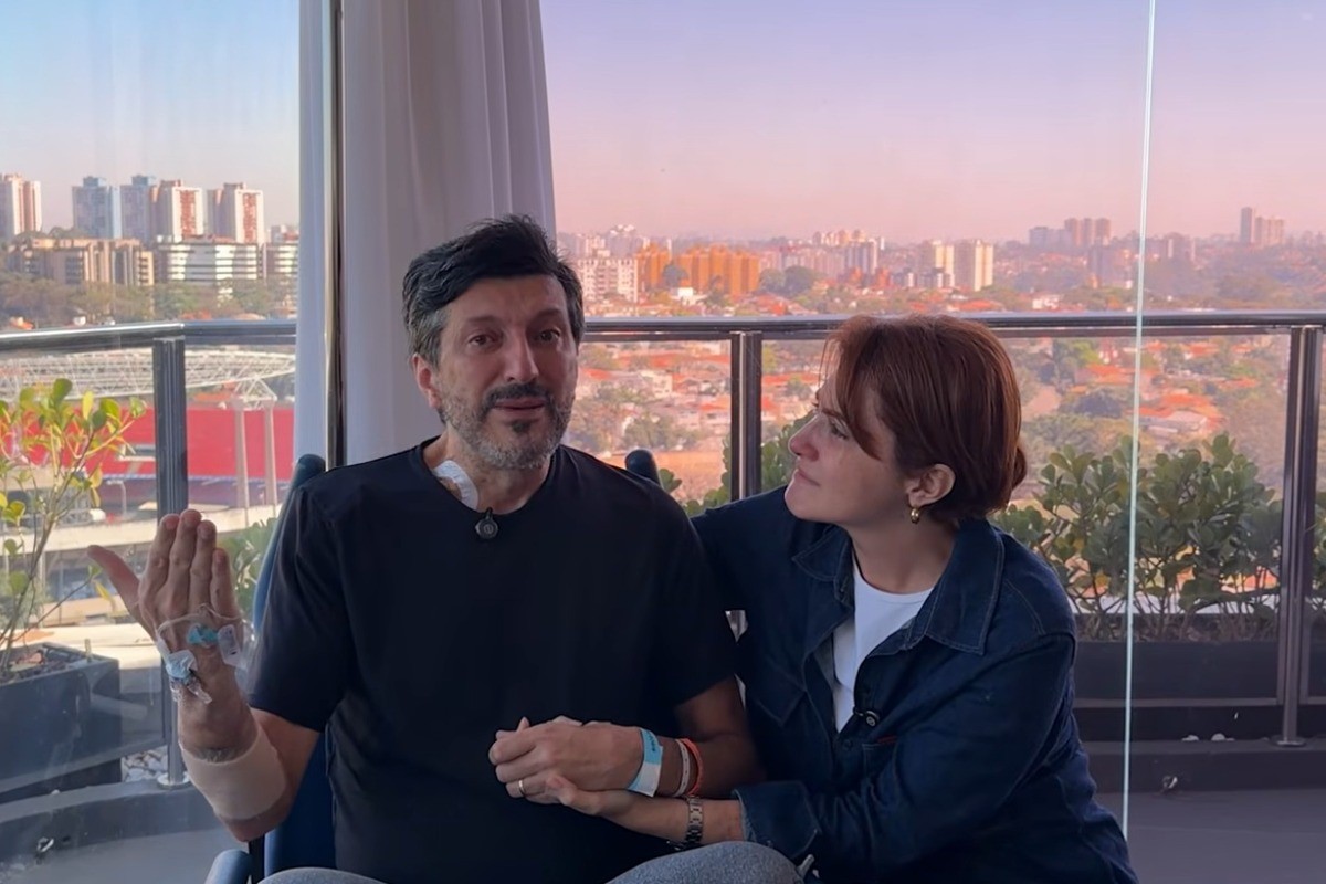 Lito Sousa se declara à esposa durante vídeo sobre doença rara: 'Você é uma mulher forte demais'