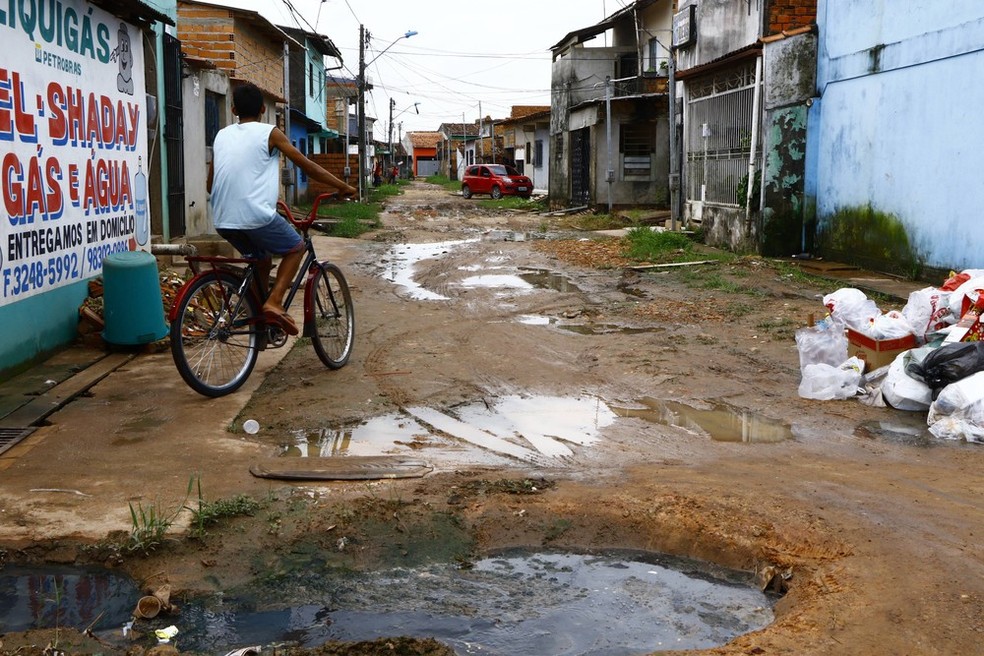 Quase 60% dos cearenses não têm acesso a rede de esgoto, aponta IBGE — Foto: Igor Mota