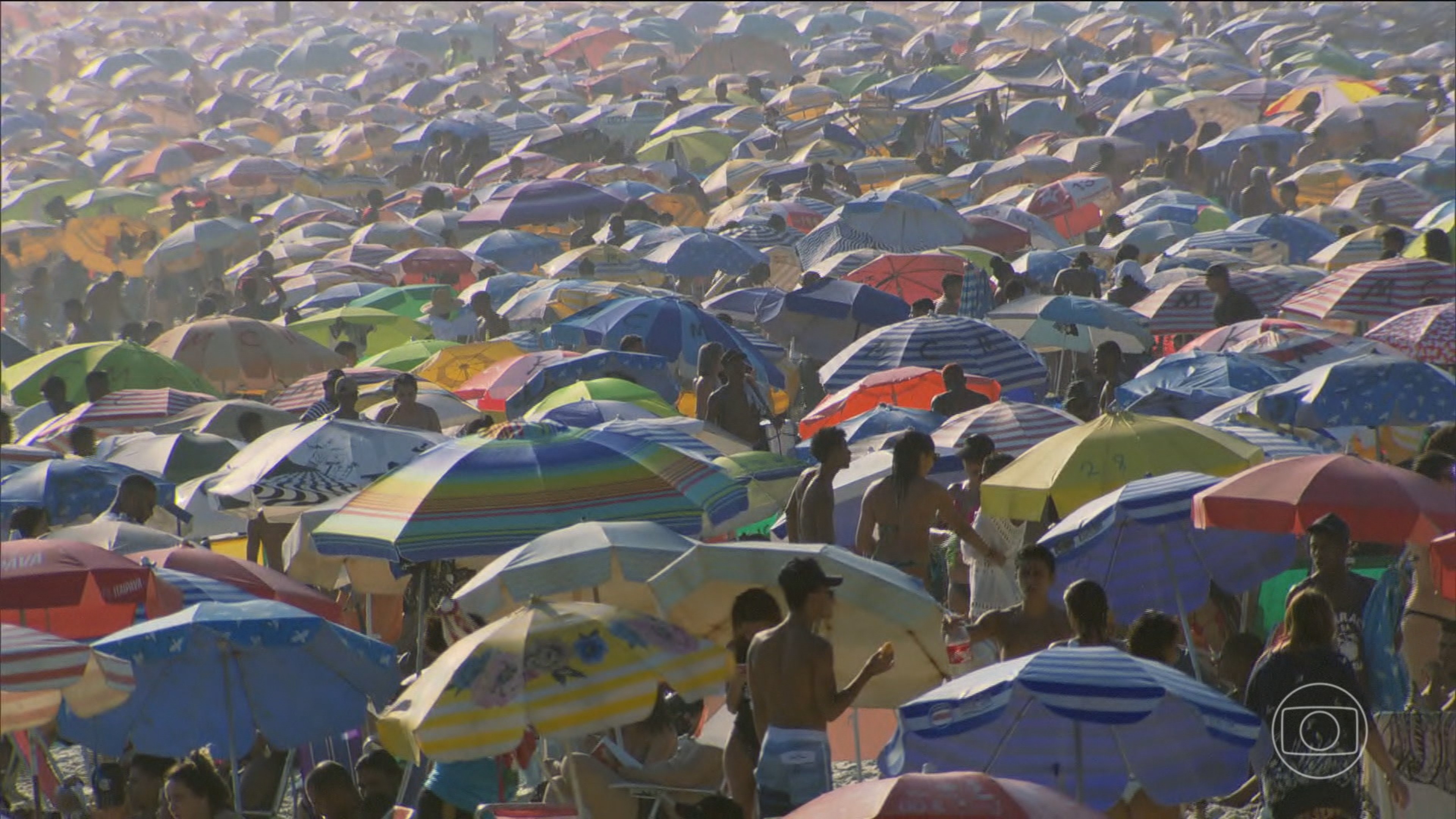 Quase 1,3 mil cidades brasileiras devem ficar em alerta vermelho por causa do calor até segunda (29)