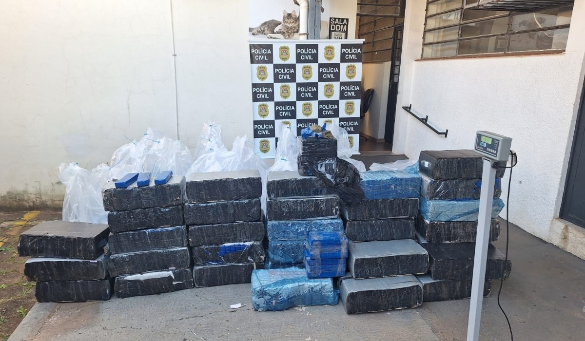 Polícia apreende 1,5 tonelada de maconha escondida em carreta na SP-280 em Porangaba