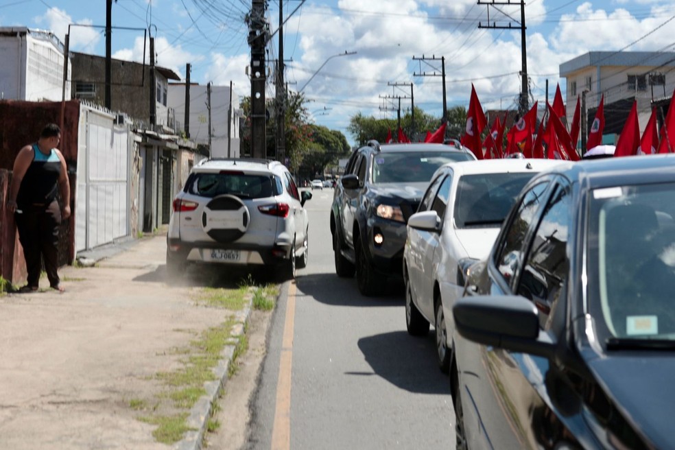 Carro invade calçada durante protesto do MST em que dois militantes foram atropelados — Foto: Anderson Stevens/Divulgação