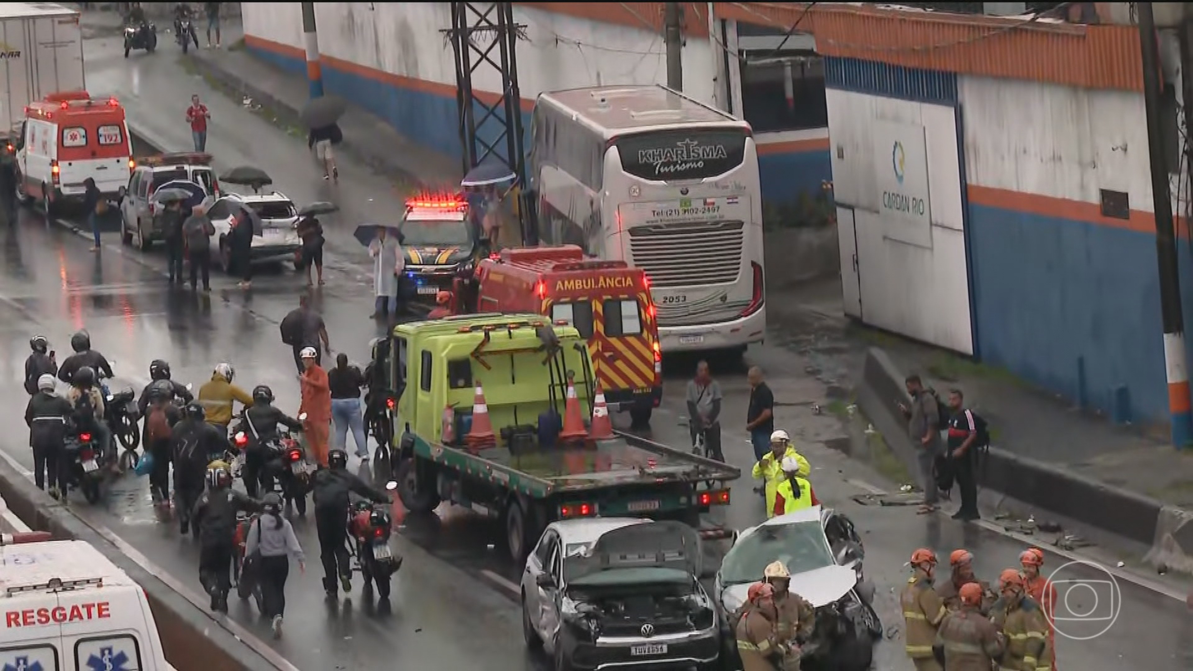 Em destaque: Motorista de ônibus sofre infarto fulminante e provoca o engavetamento de 22 veículos