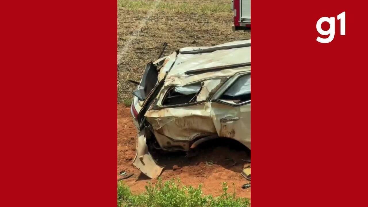 Duas mulheres morrem após carro de luxo capotar perto de pedágio em MT