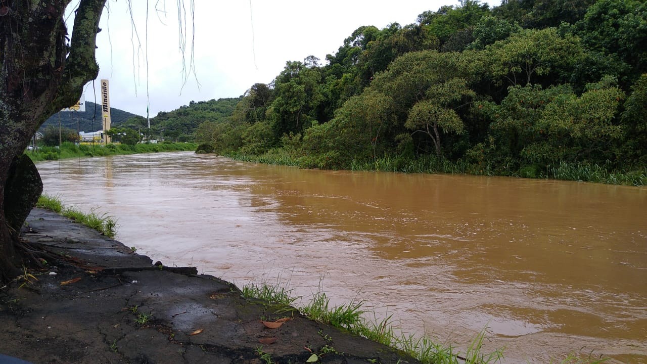 Homem morre afogado no Rio Paraibuna, em Matias Barbosa