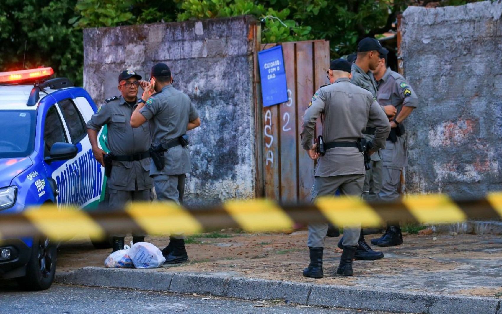 Bebê morre após ser atacado por cachorro, dizem bombeiros
