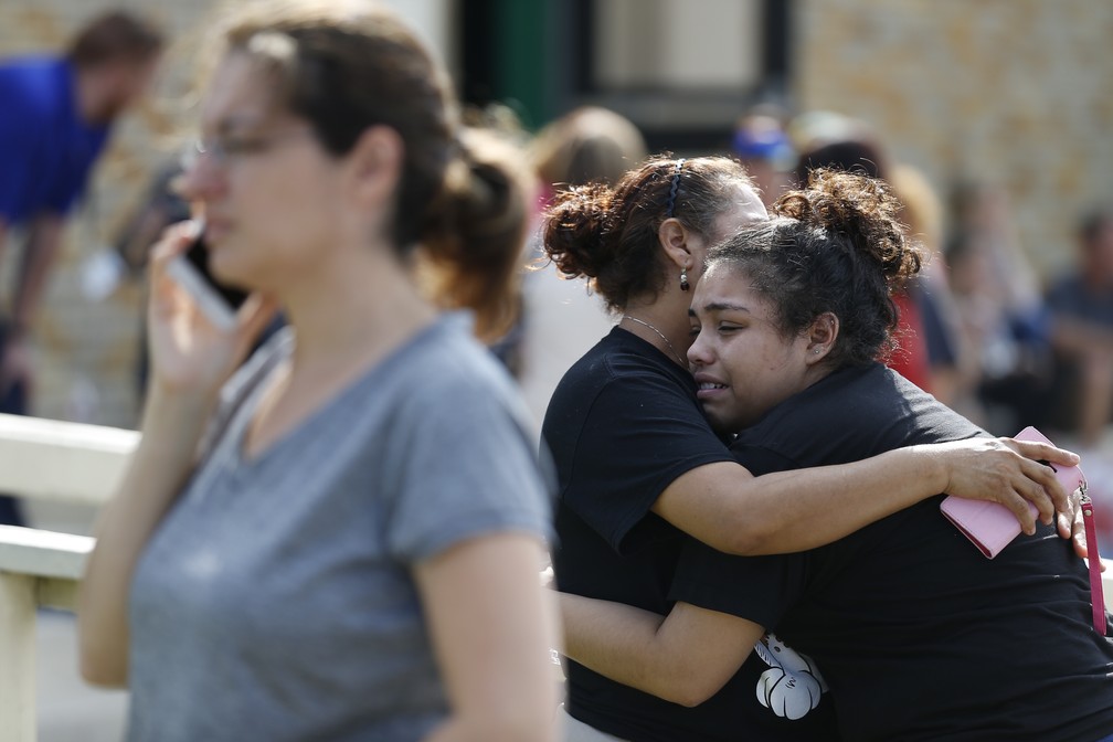 Aluna do 6º ano atira em três pessoas em escola dos EUA - Notícias - R7  Internacional