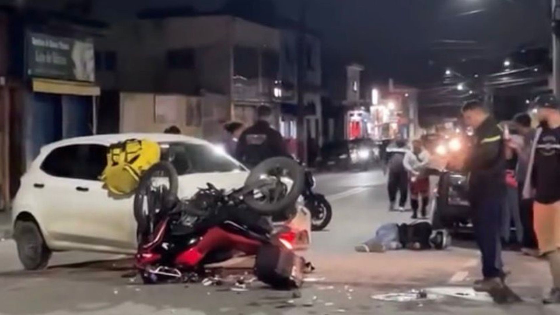 Motociclista convulsiona após batida em Itaquaquecetuba