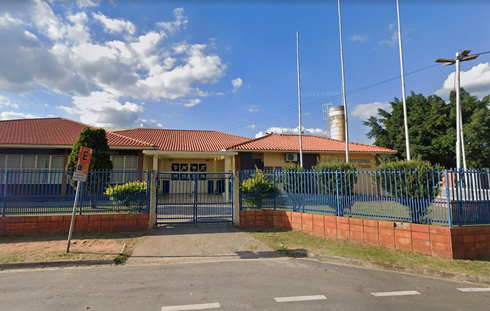 Prefeitura demite professora de ensino fundamental ao constatar que ela não possuía diploma para atuar na área