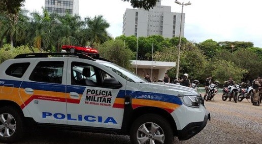 Homem morre após ser esfaqueado dentro da própria casa em MG