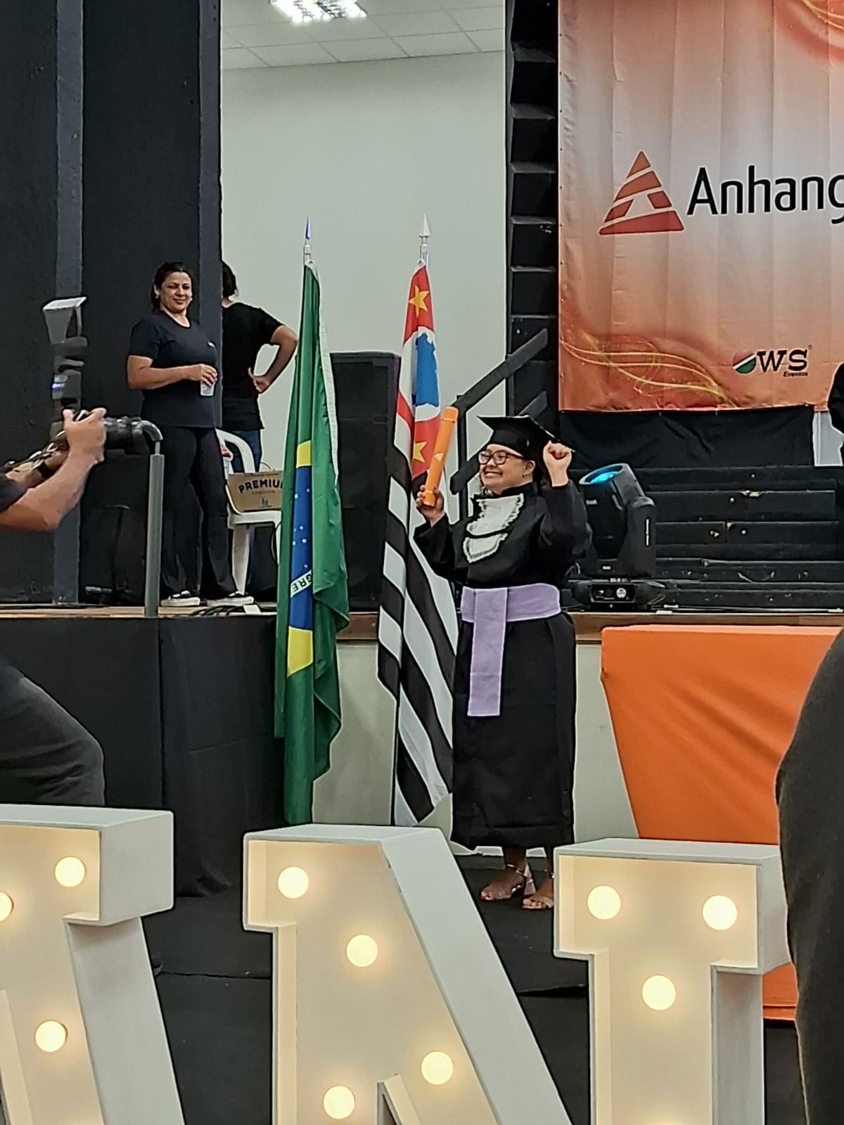 Apoio e inclusão ajudam mulher com Síndrome de Down a realizar faculdade e duas pós-graduações