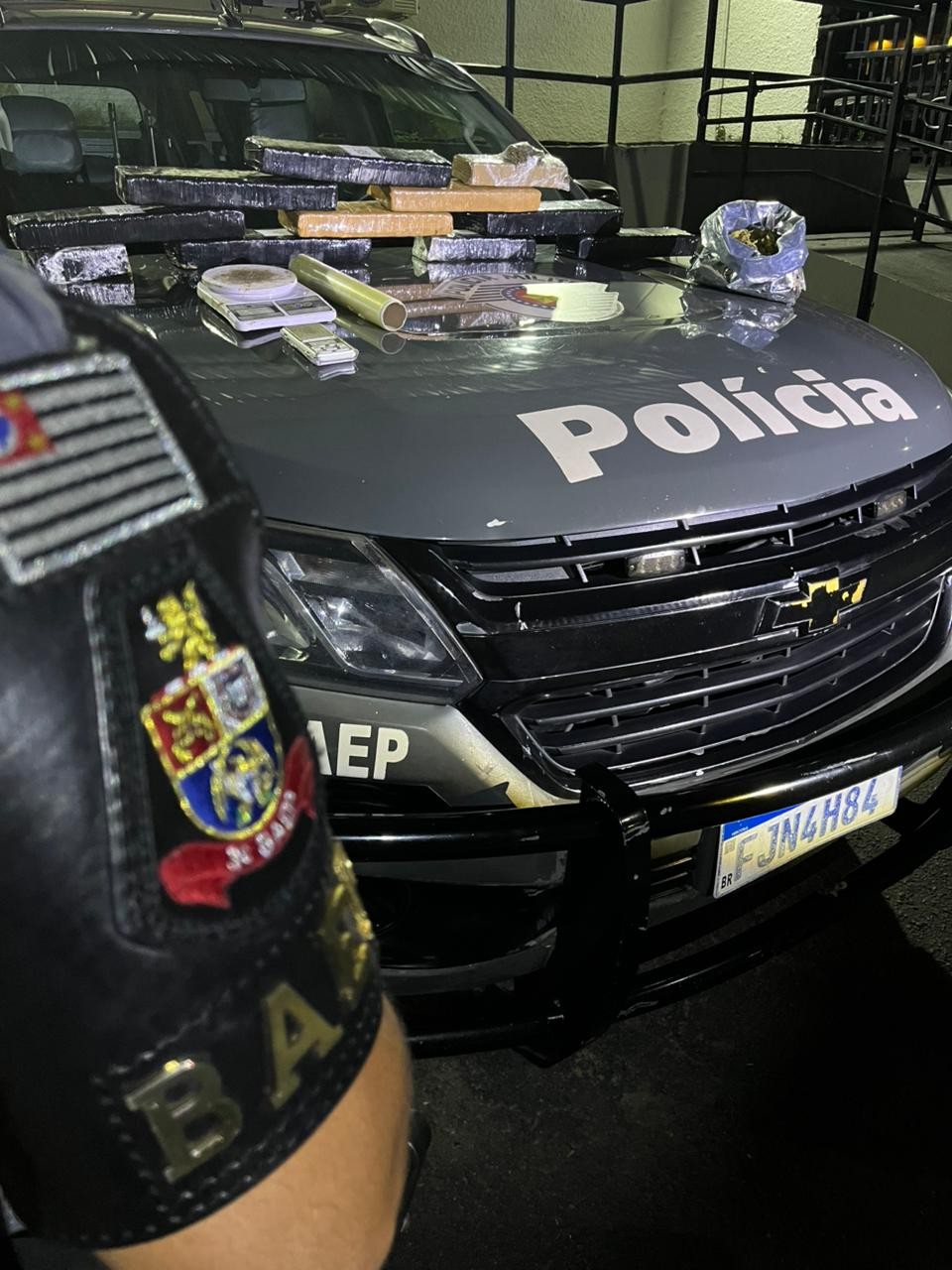 Dupla é presa com mais de dez quilos de drogas em São José dos Campos