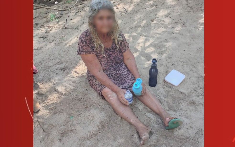 Idosa de 81 anos é resgatada em área de mata fechada após ficar desparecida por três dias na Bahia — Foto: Corpo de Bombeiros