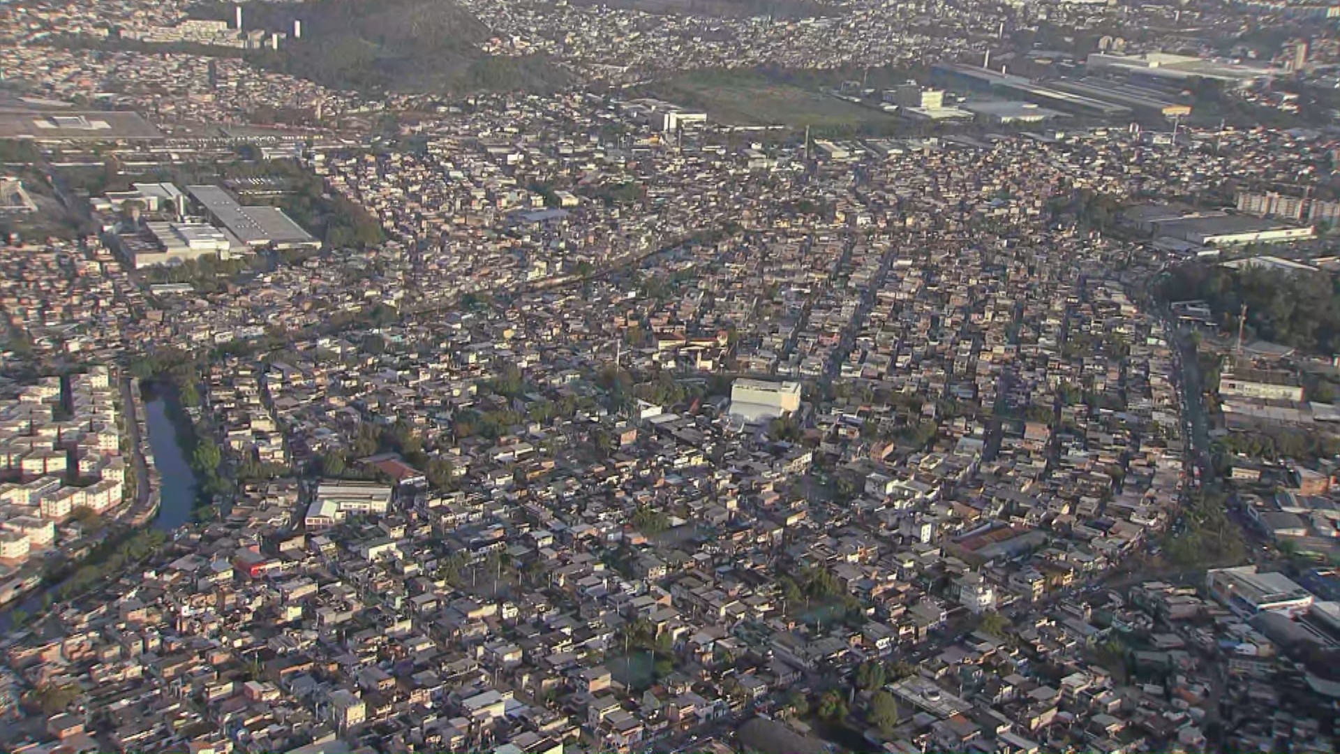 PM faz operação em 27 comunidades contra expansão do CV; 2 são baleados na Cidade de Deus