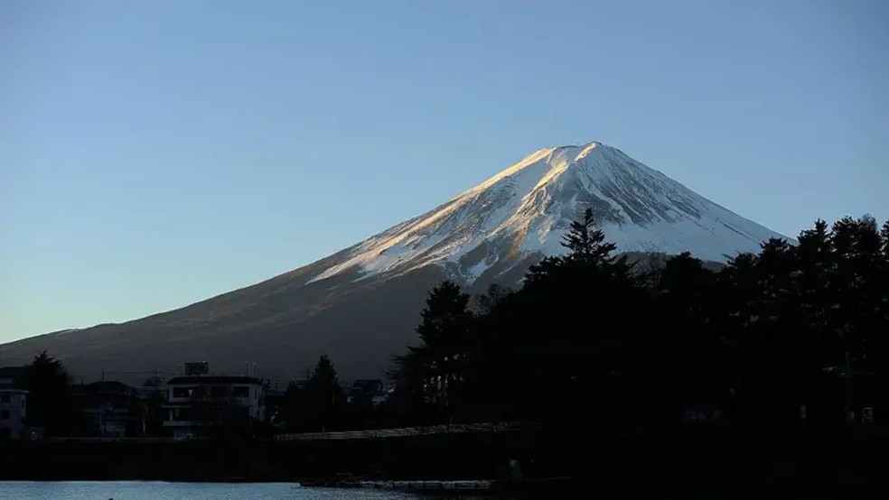 Em 1707, segundo maior terremoto j registrado no Japo foi seguido pela erupo do Monte Fuji.  Foto: Getty Images via BBC