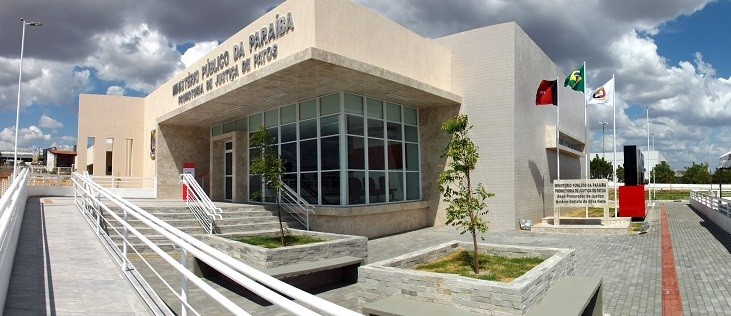 Justiça afasta secretário de Educação de cidade na PB após MP apontar incompatibilidade com curso de Medicina; entenda