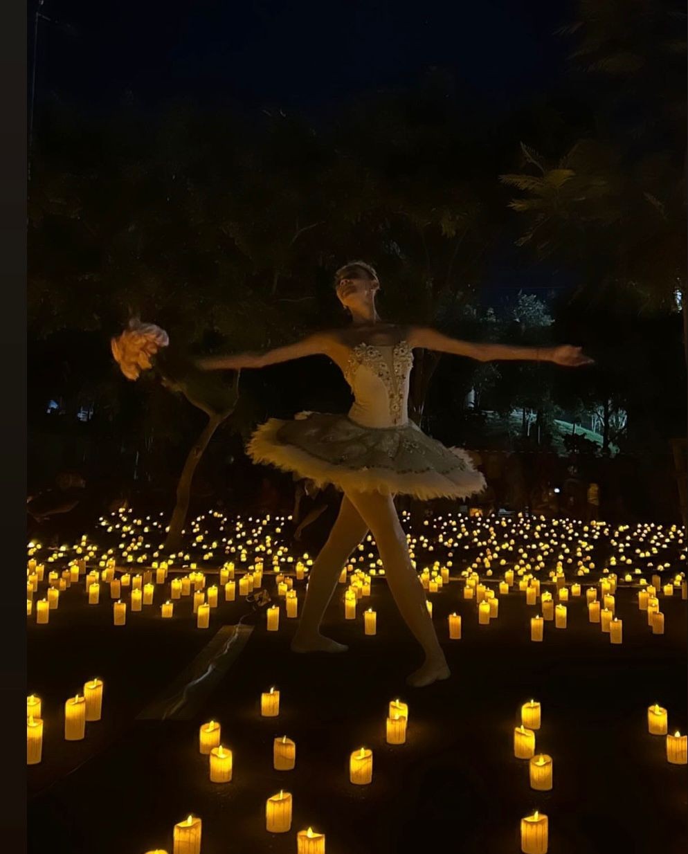 Espetáculo com mais de 2 mil velas de led e piano é realizado em Cuiabá  