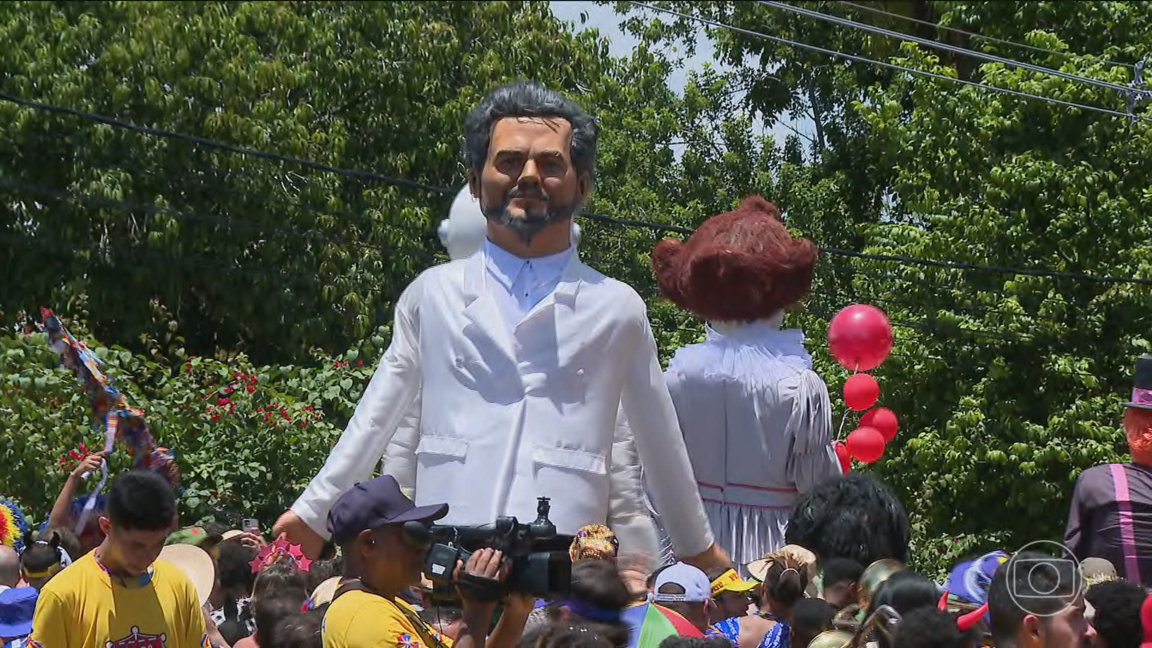 Bonecos do carnaval de Olinda encantam moradores e turistas