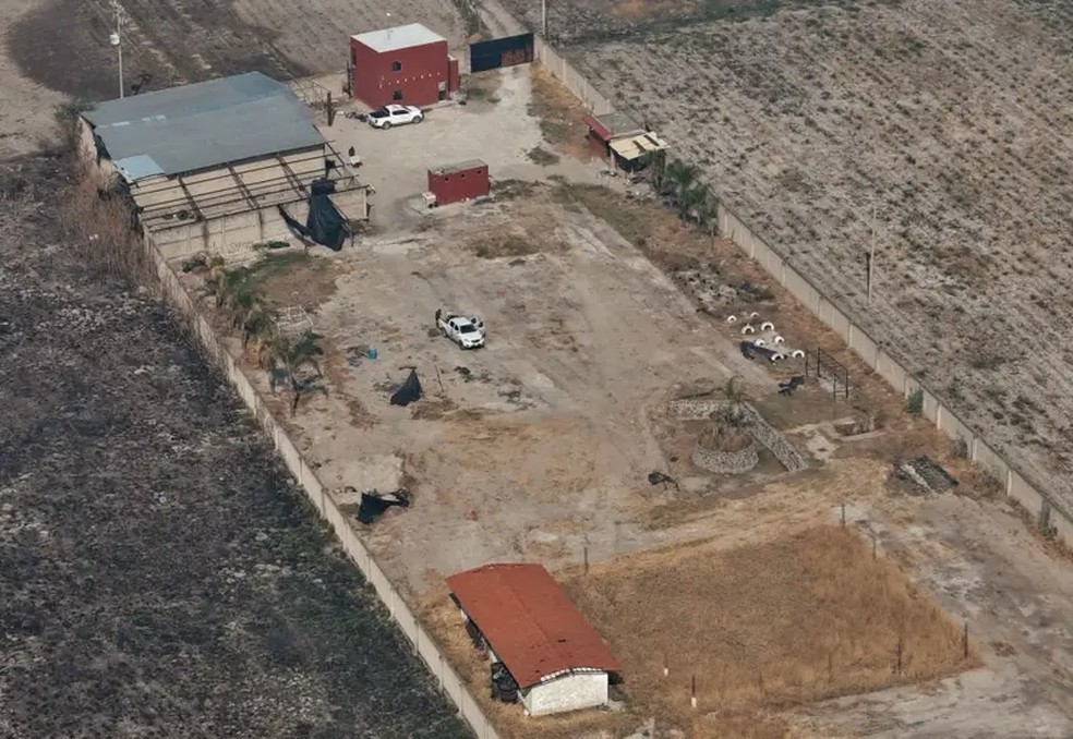 A propriedade tem algumas construções, mas é principalmente um campo aberto — Foto: Getty Images via BBC
