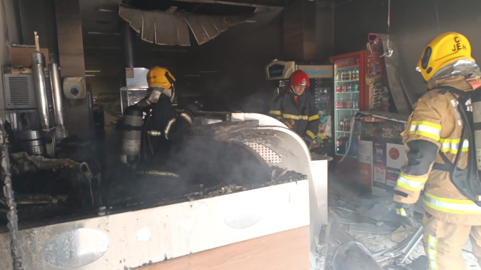 Fogo destrói parte de padaria em Manhuaçu 