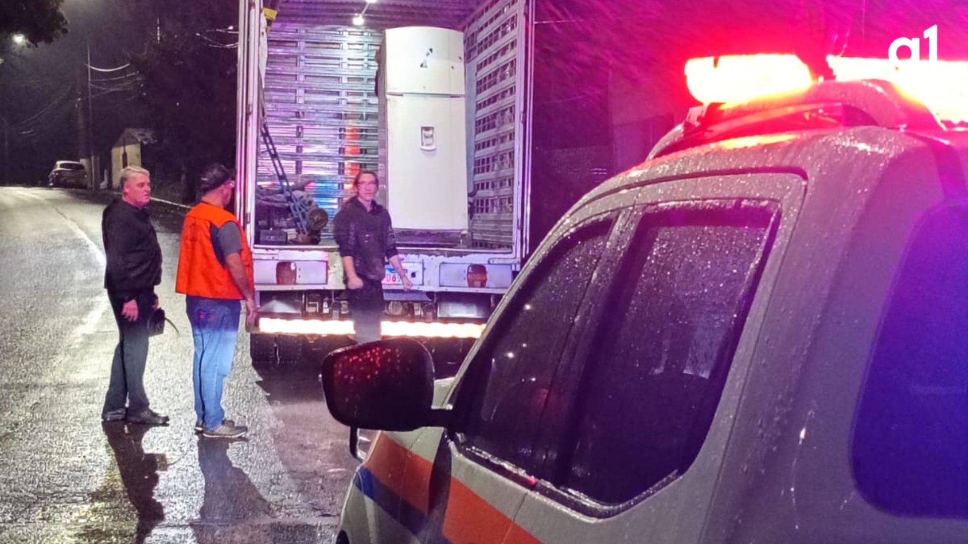 Chuva no RS: rios atingem cota de inundação e famílias são retiradas de áreas de risco