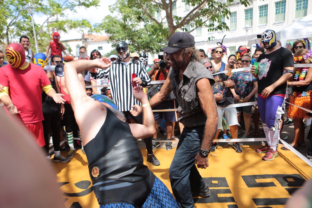 Bloco Mucha Lucha homenageia luta livre mexicana com ringue em Olinda: 'A  única regra é a greia', diz presidente, Carnaval 2023 em Pernambuco