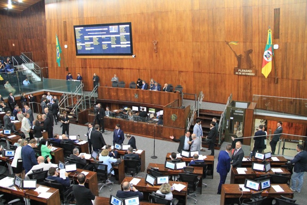 Deputados aprovaram novo piso regional por 47 votos, com dois contrários — Foto: Nabor Goulart/Ascom Casa Civil