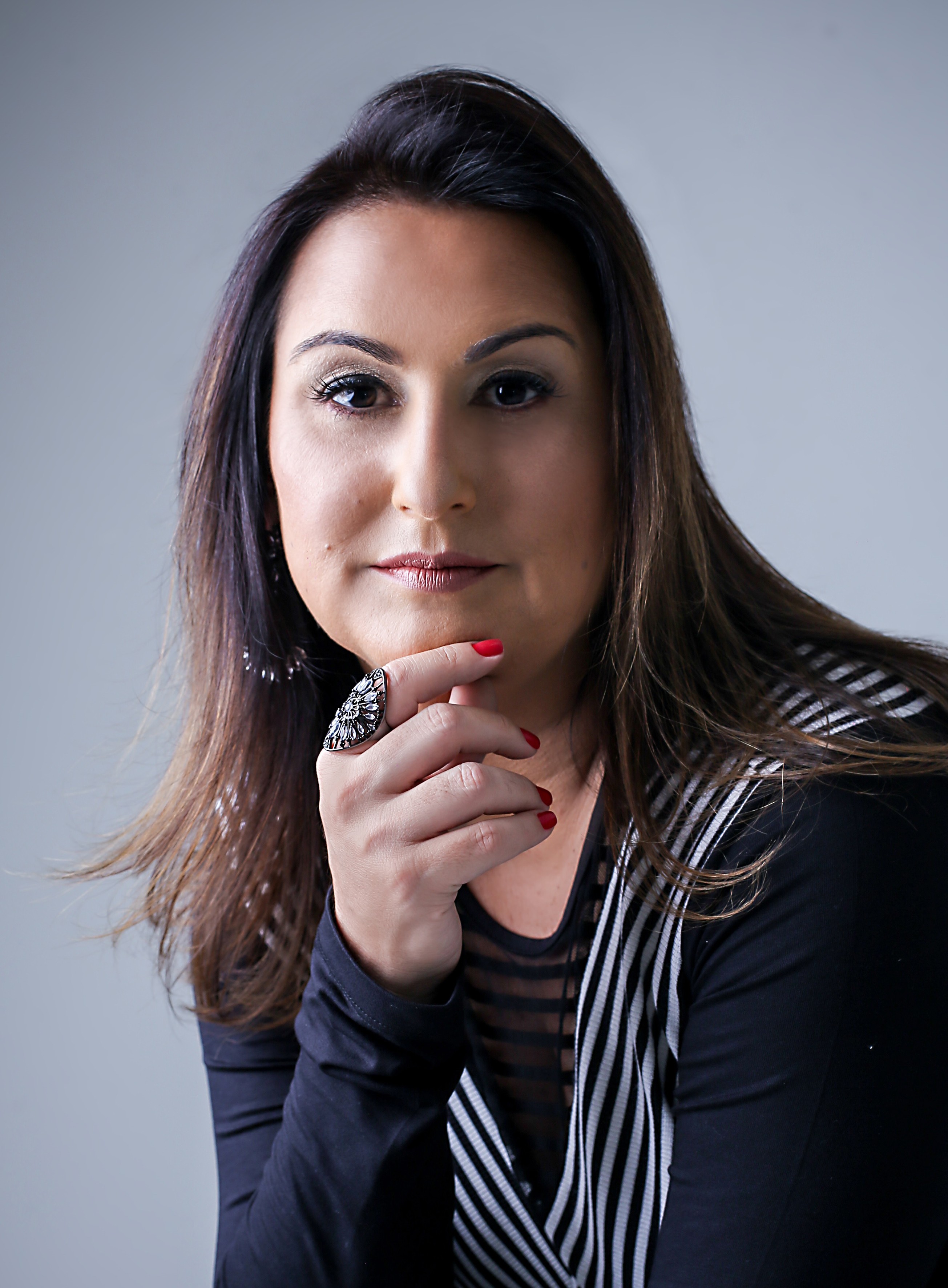 Jornalista Daniela Arbex é finalista do Prêmio Jabuti com livro sobre incêndio no Ninho do Urubu 