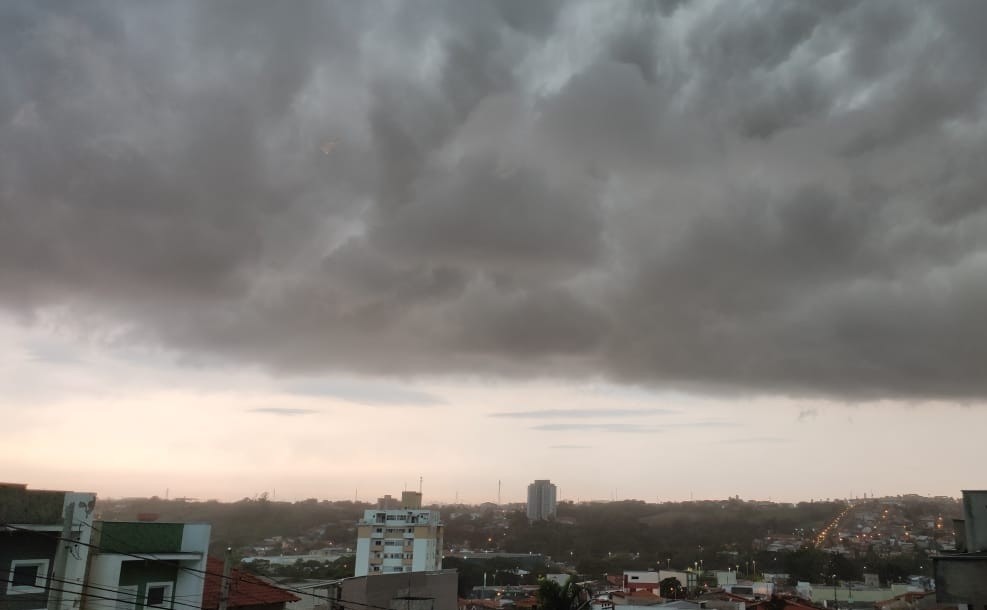 Frente fria deve trazer chuva, raios e rajadas de vento para o interior de SP até domingo