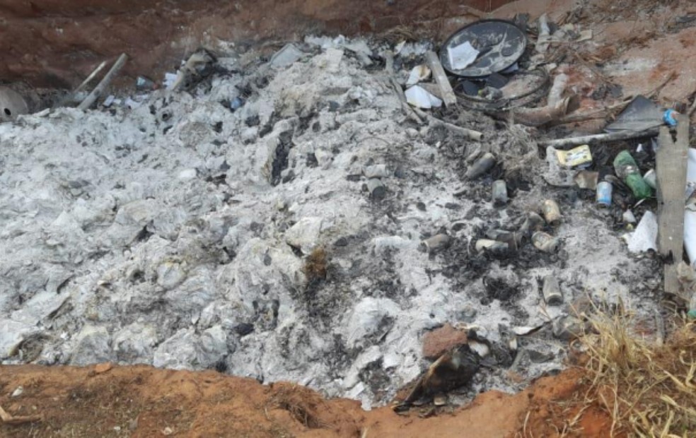 Corpo foi descartado e queimado por quatro dias em uma área rural de Bauru (SP) — Foto: Polícia Civil/Divulgação