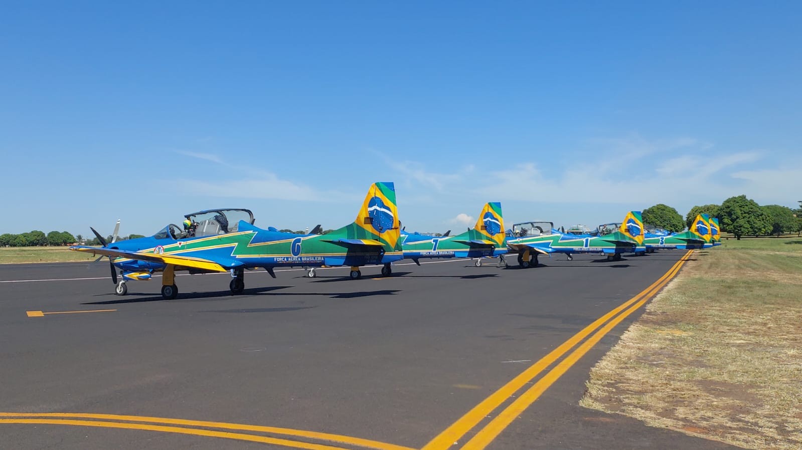 Catanduva comemora 106 anos com apresentação do Esquadrão de Demonstração da Força Aérea Brasileira