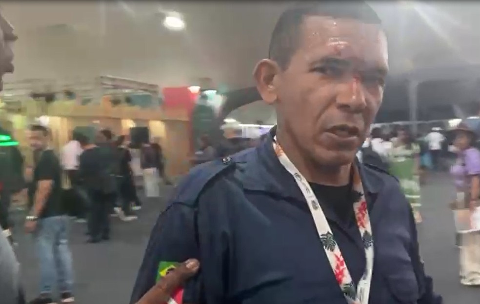 Homem ferido na testa na COP30. — Foto: Lizandra Rodrigues