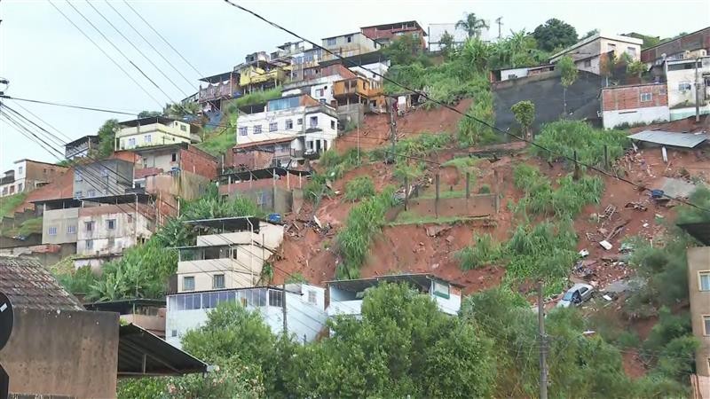 Chuva volta a atingir MG, e mortos sobem para 49 no 3º dia de buscas