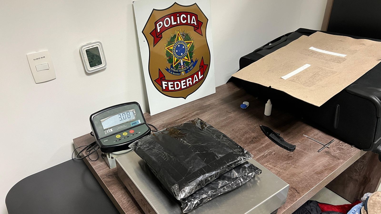 Polícia Federal prende brasileira tentando embarcar com 3 kg de cocaína em Viracopos