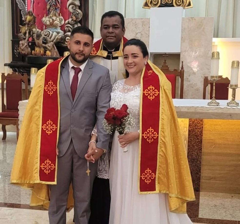 Dany Ângelo e seu marido após a cerimônia — Foto: Arquivo Pessoal