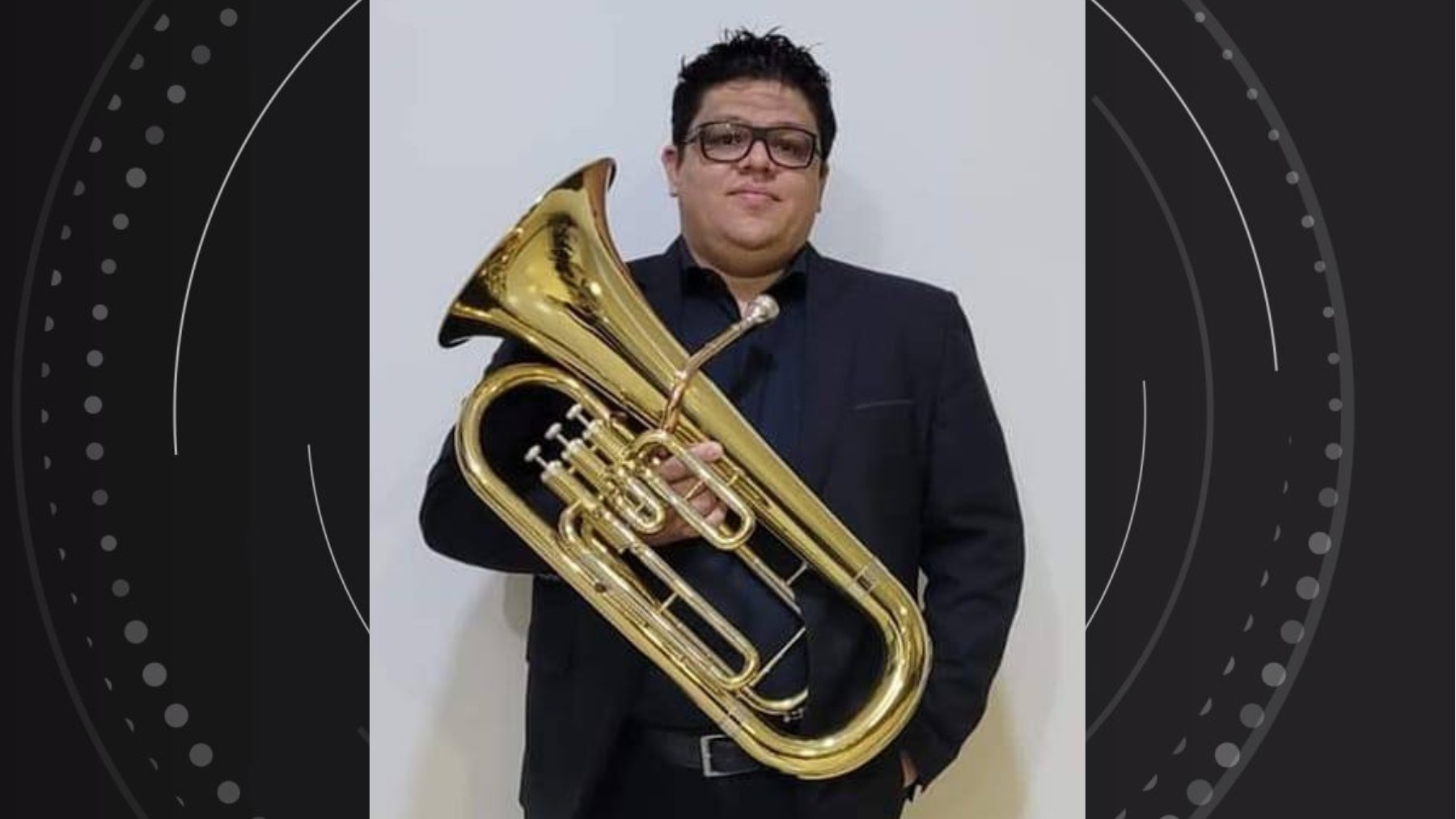 Maestro de Banda Sinfônica de Palotina morre após sofrer choque elétrico ao instalar tomada em casa