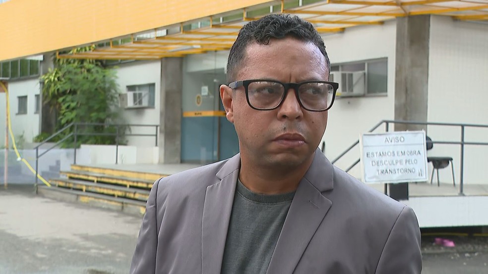 Hugo Leonardo de Souza Alves, filho do aposentado Antônio Alves da Costa — Foto: Marcos Coelho/TV Globo