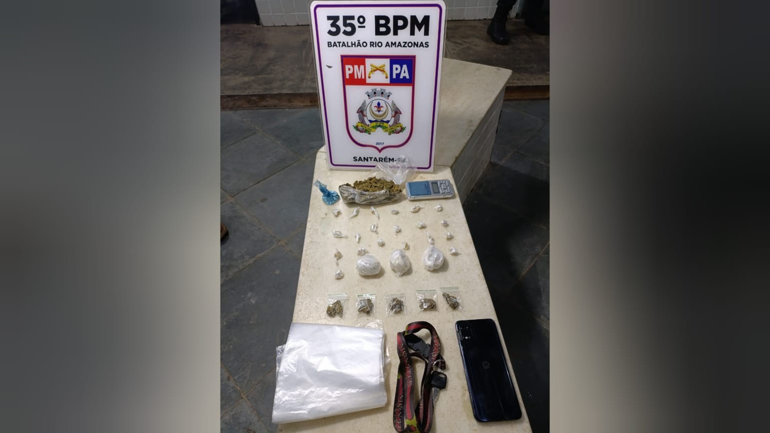 Suspeito de oferecer drogas nas redes sociais é preso pela PM no São José Operário, em Santarém